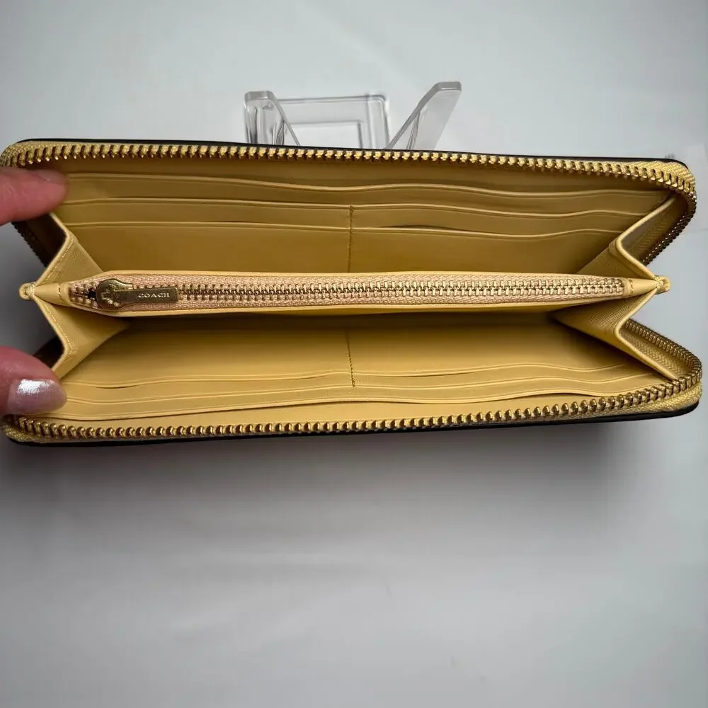 Coach Essential Slim Accordion Zip Wallet (CS032) - Vanilla - NWT